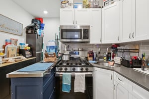 Danforth Ave-S0410-016.jpg