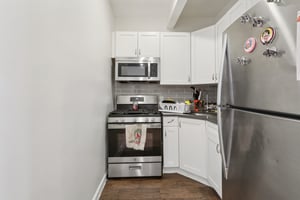 Danforth Ave-S0410-018.jpg