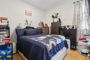 Danforth Ave-S0410-021.jpg