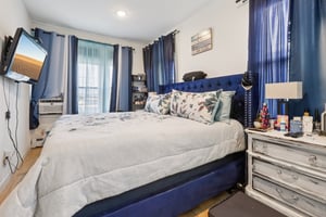 Danforth Ave-S0410-024.jpg