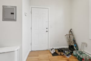 Danforth Ave-S0410-027.jpg