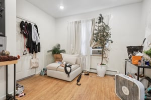 Danforth Ave-S0410-037.jpg
