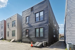 Danforth Ave-S0410-049.jpg