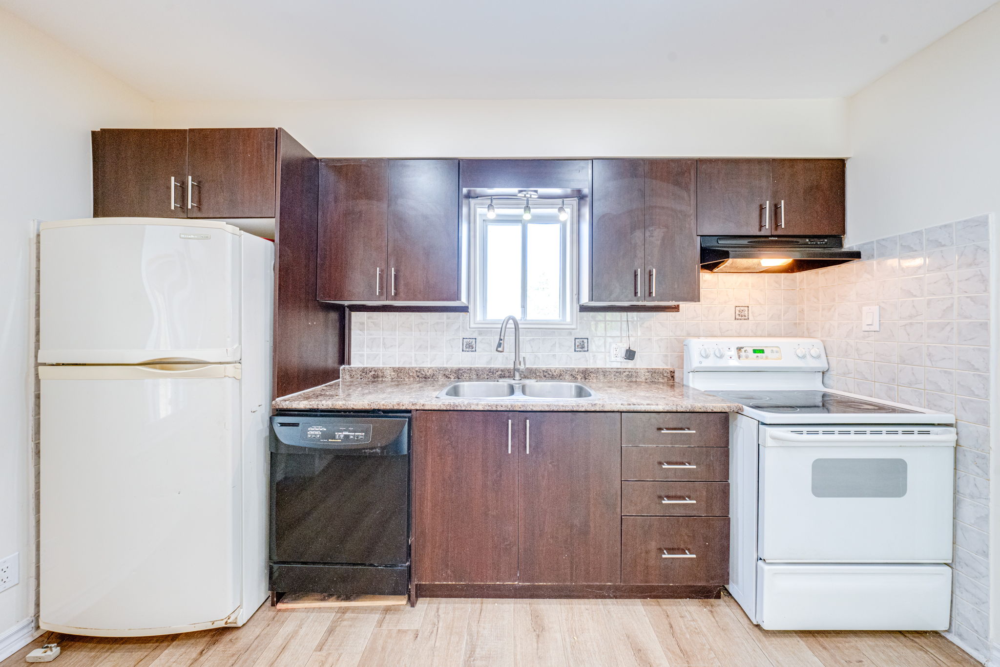 344 Leonard St Bolton, ON L7E 4Y7