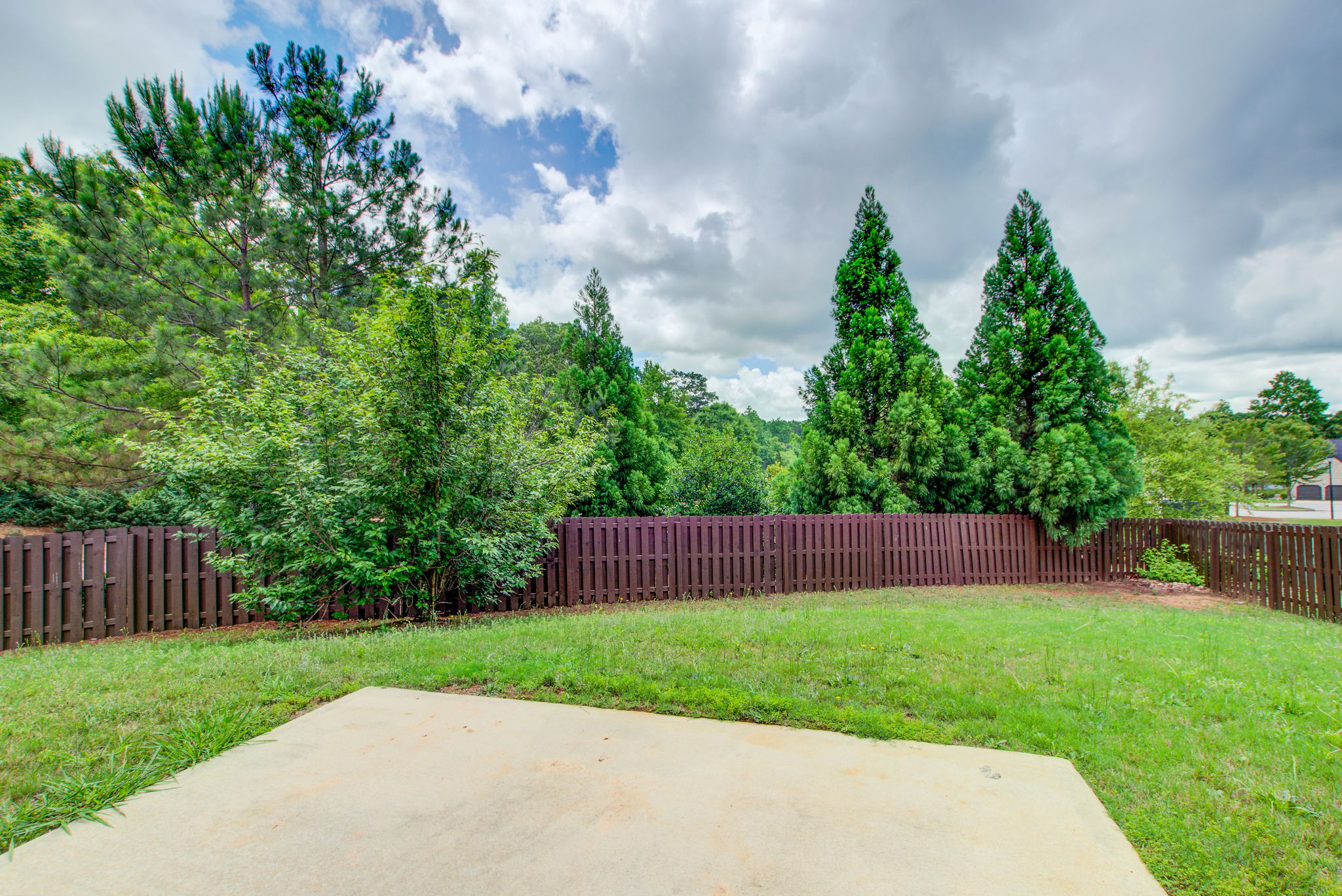 14 Ext Patio w Yard