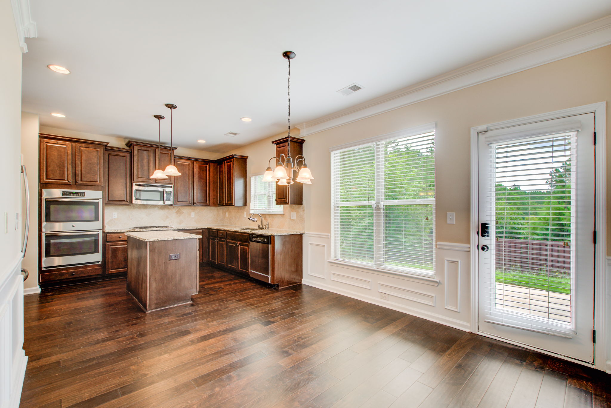 17 Breakfast Area B w Kitchen