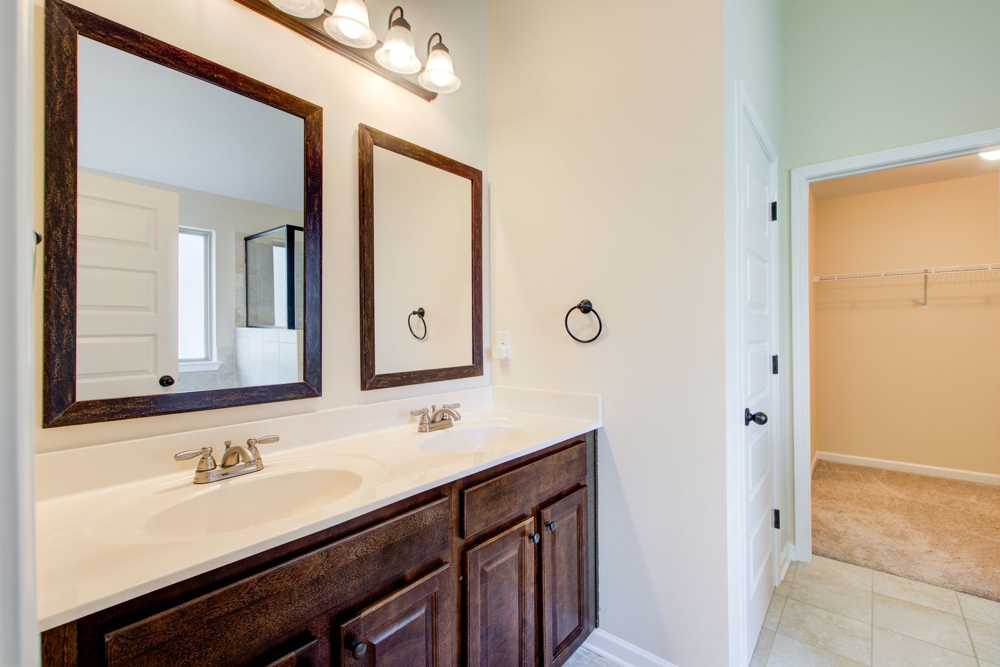 26 Main BR En Suite A Vanity Detail