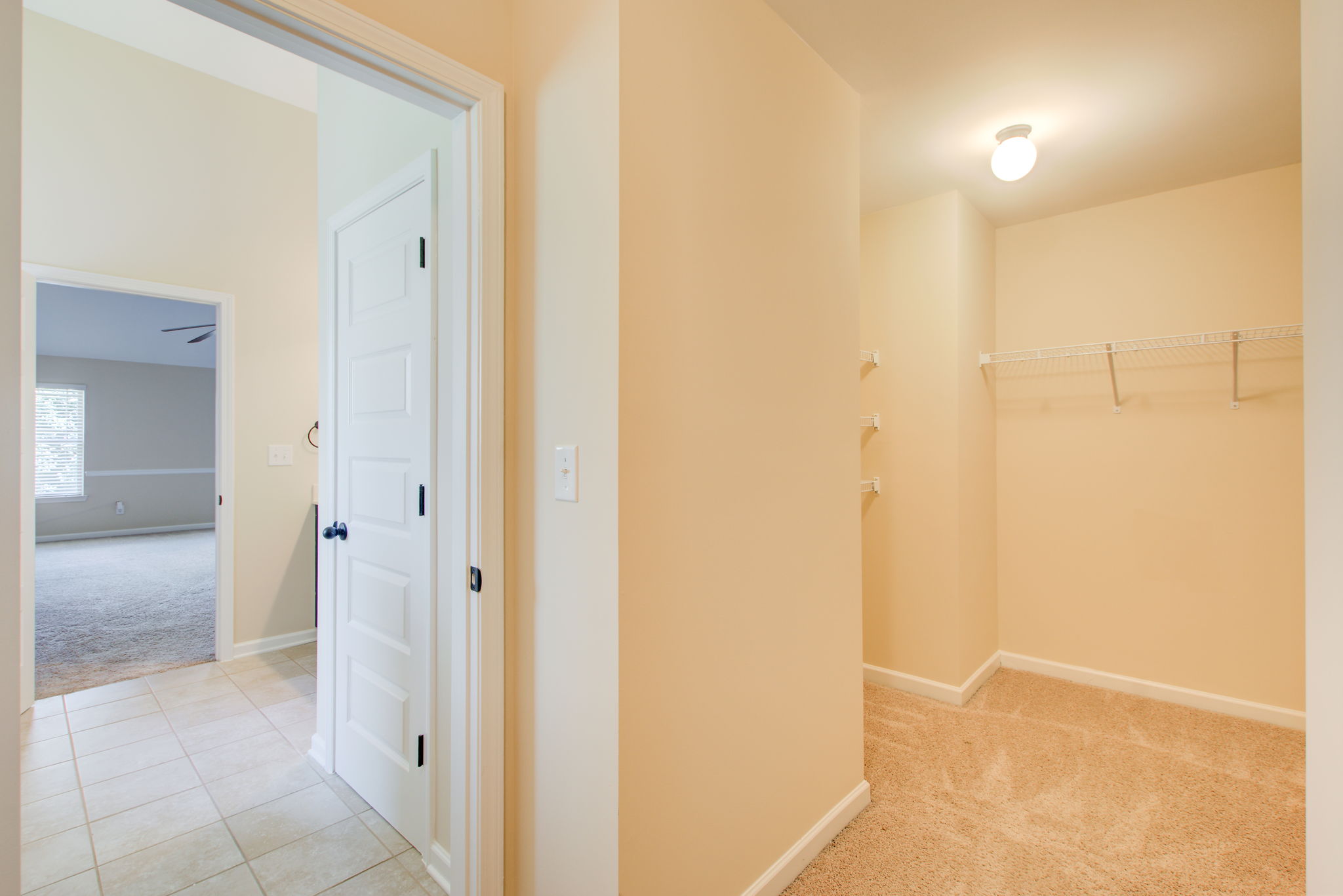 28 Main BR En Suite C w BR + Walk In Closet