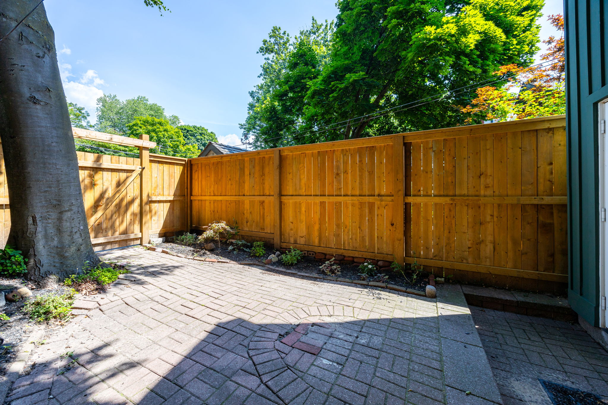 Toronto property showcase — delivered property photograph 79