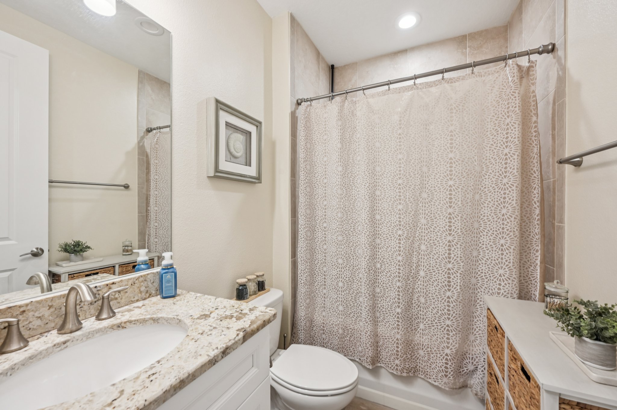 77th St W 201-S0209-025.jpg