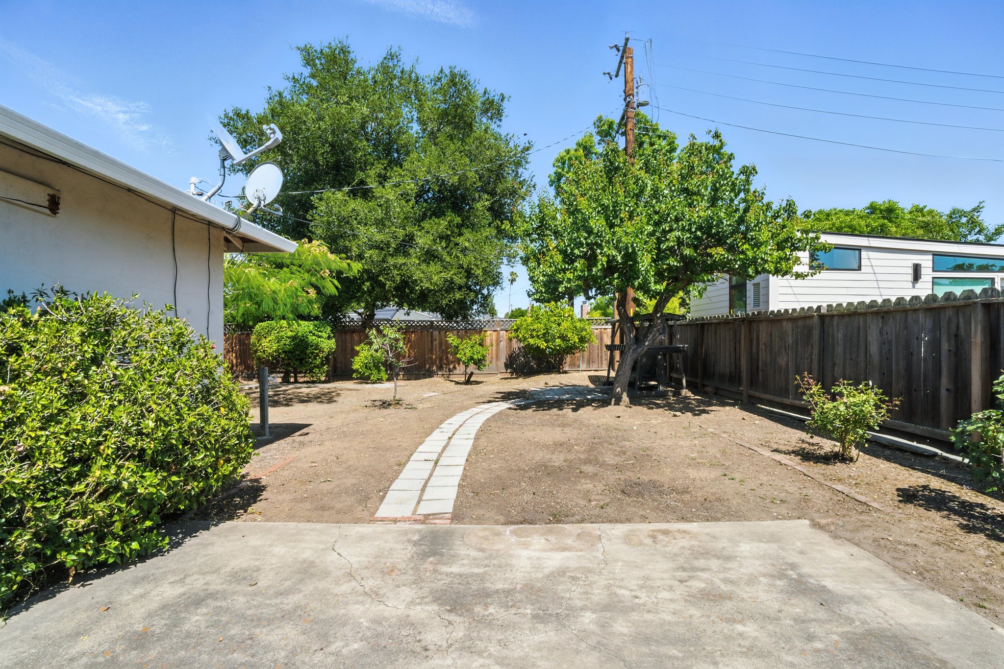  Photo 32