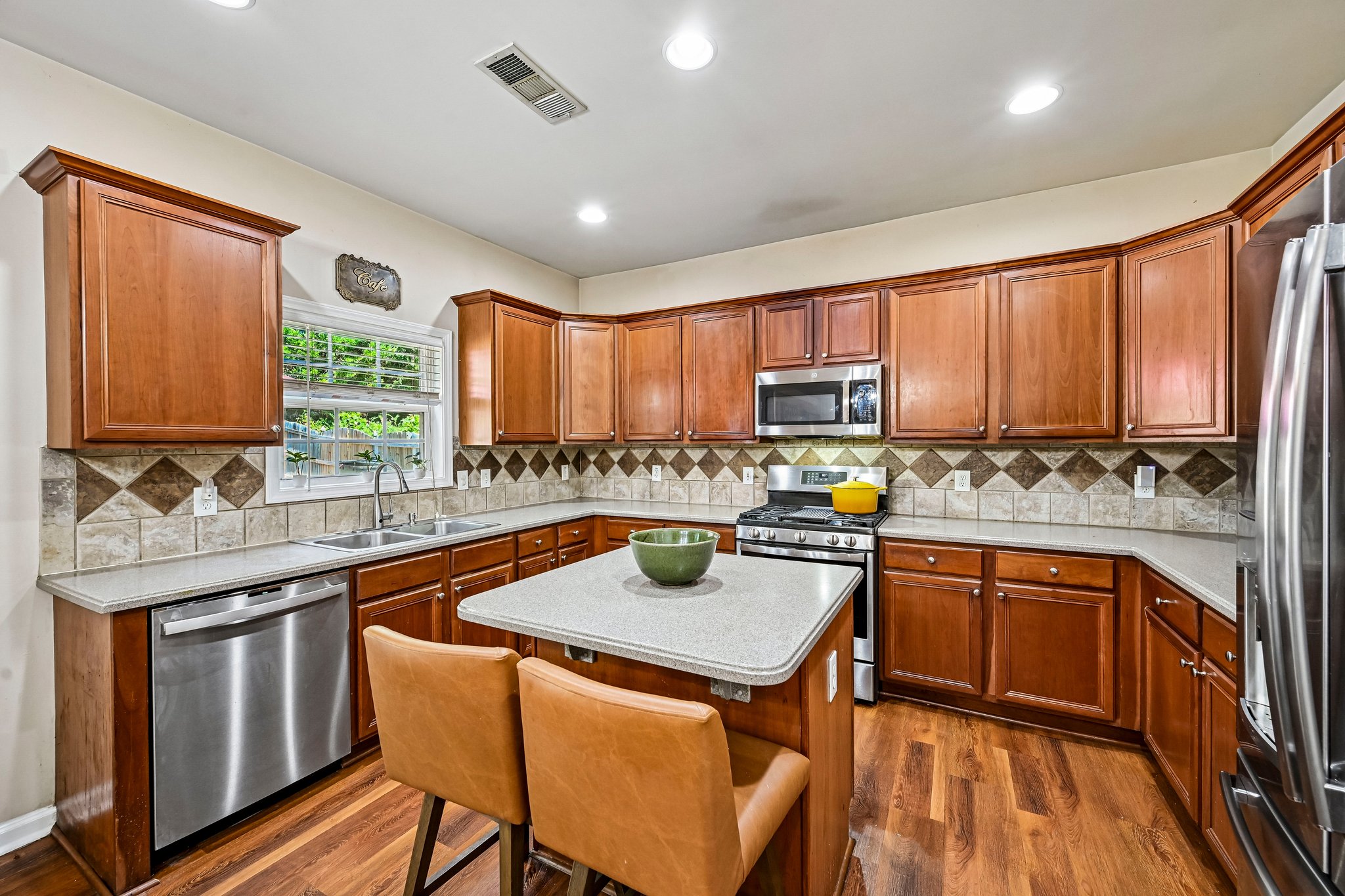Owens Landing Dr-S2309-022.jpg