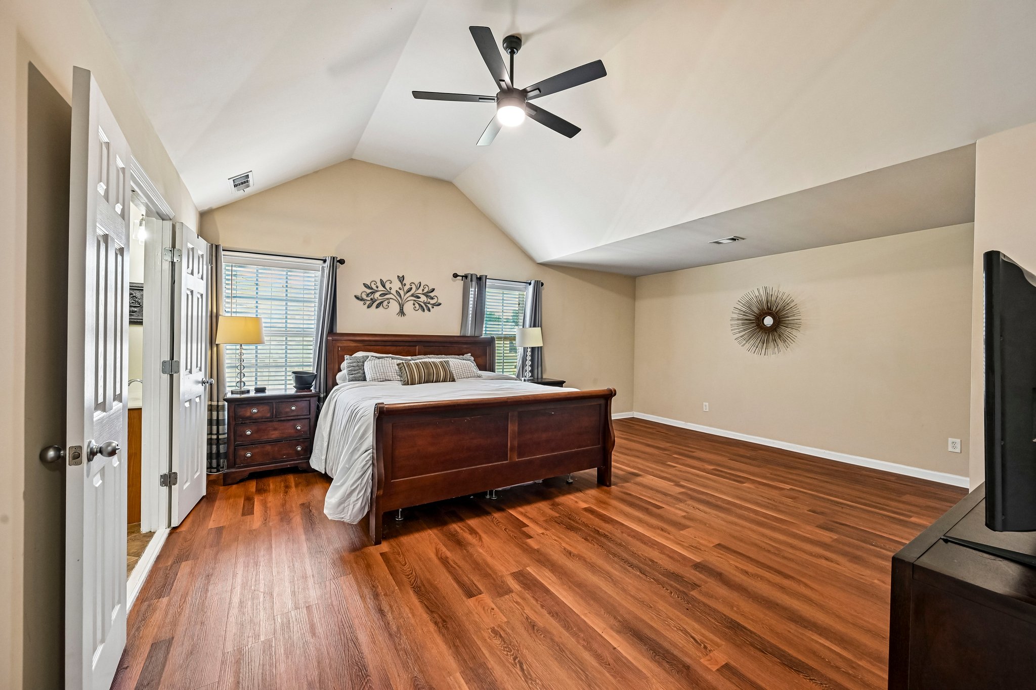 Owens Landing Dr-S2309-045.jpg