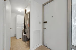 Foyer - Laundry