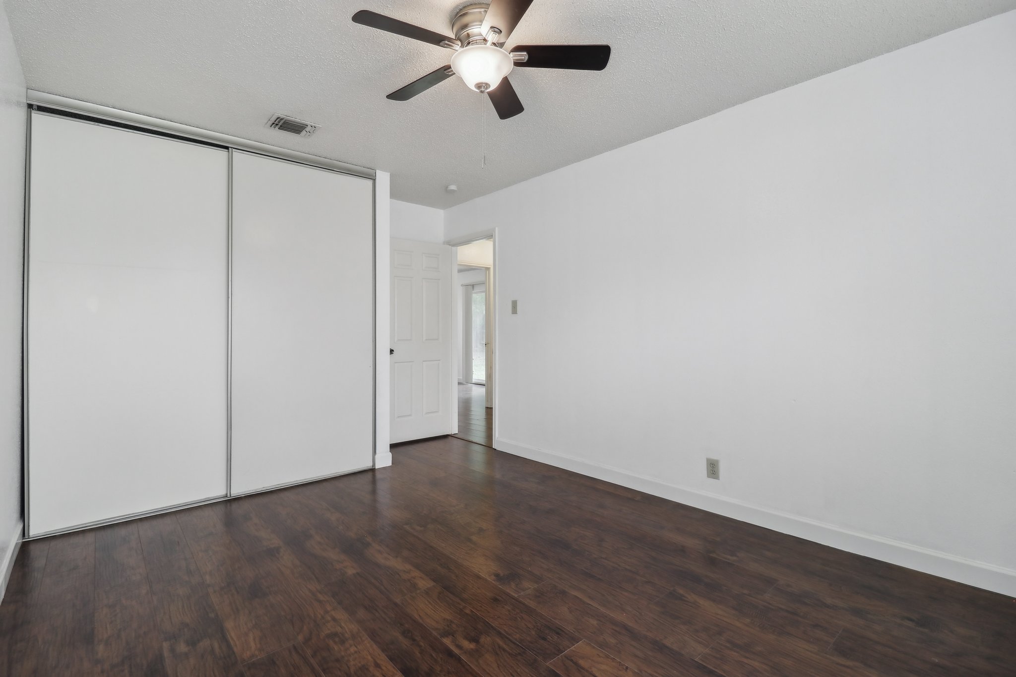 Cypress Fox Dr-0205-018.jpg