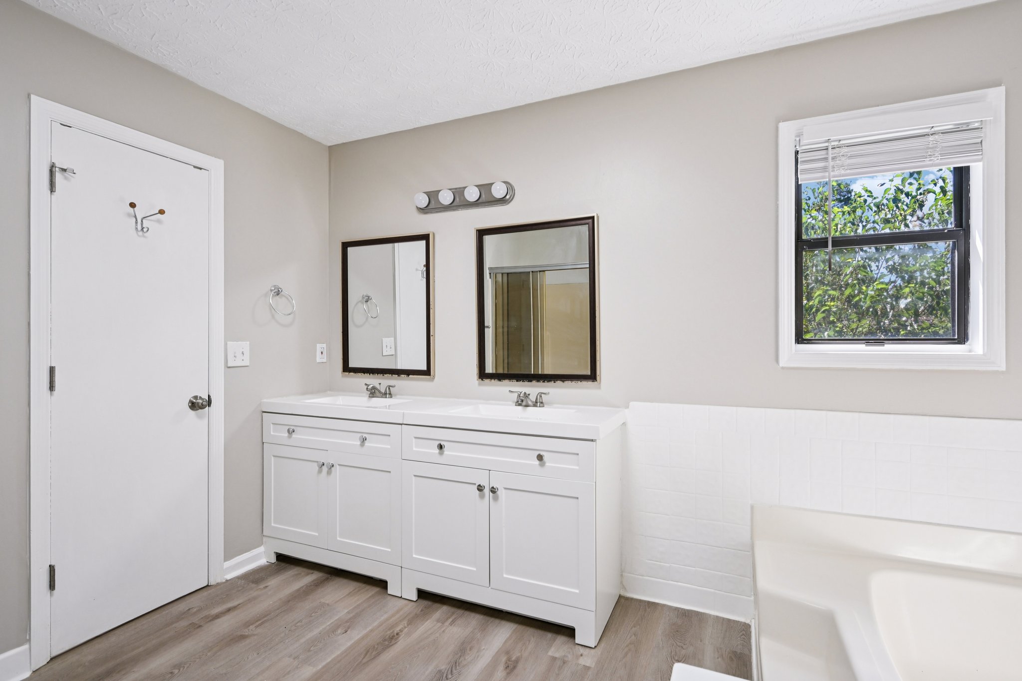 Blackwell Way-S1607-030.jpg