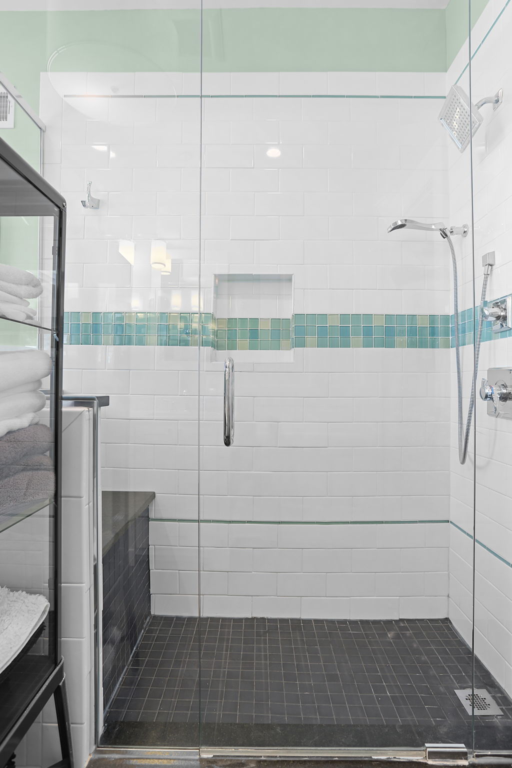 2nd floor guest bathroom