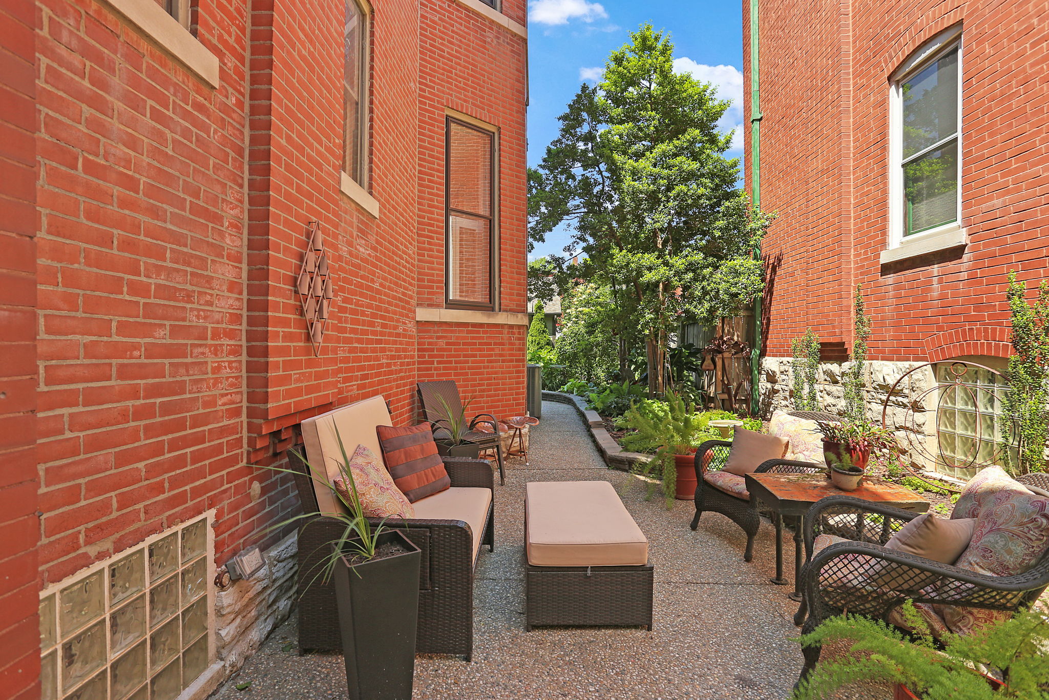 Side courtyard