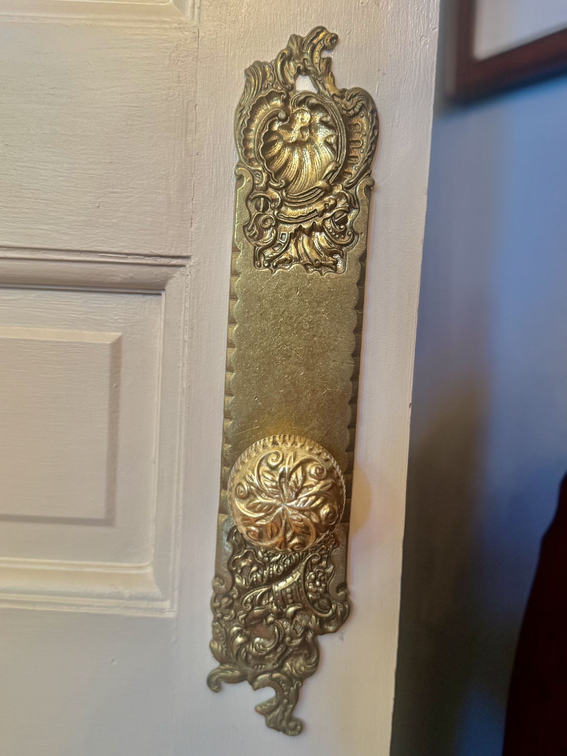 Detail of door knob going into the dining room