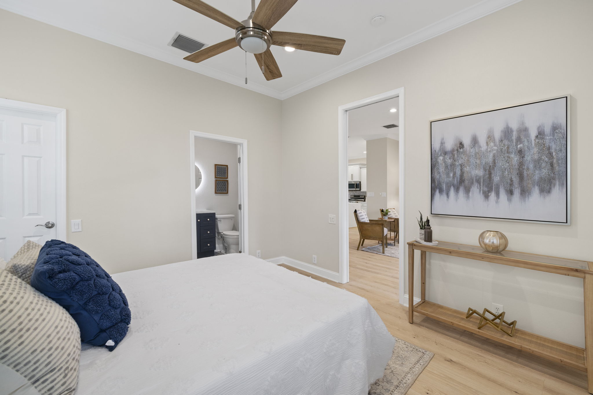 Guest Bedroom 2-2