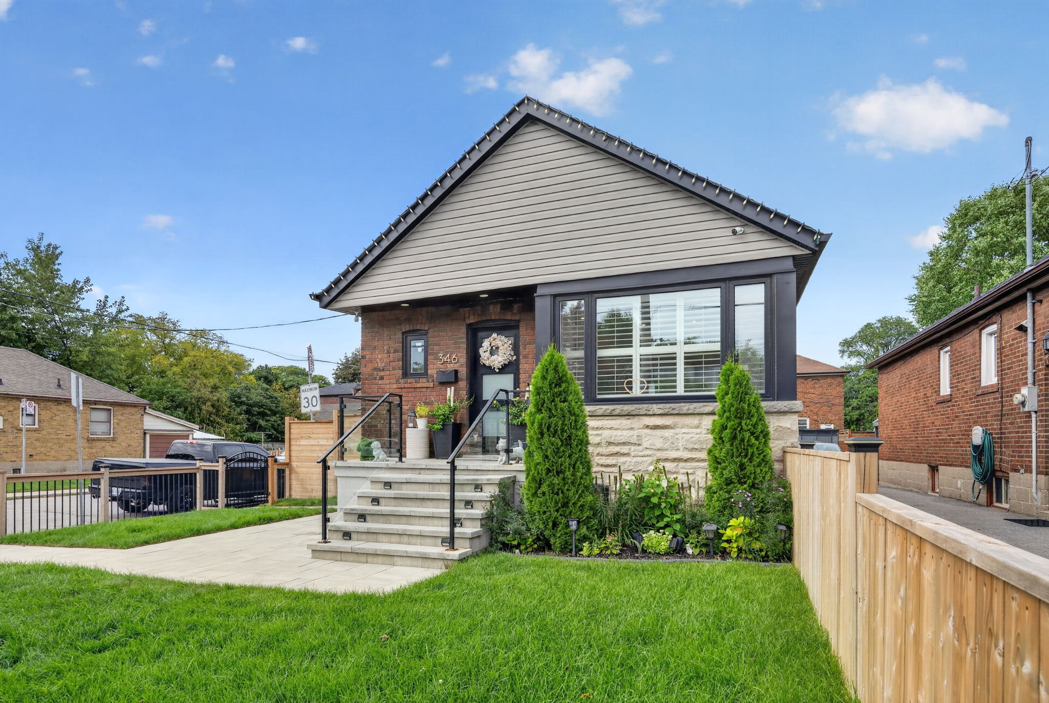 346 O'Connor Dr Toronto, ON M4J 2V5