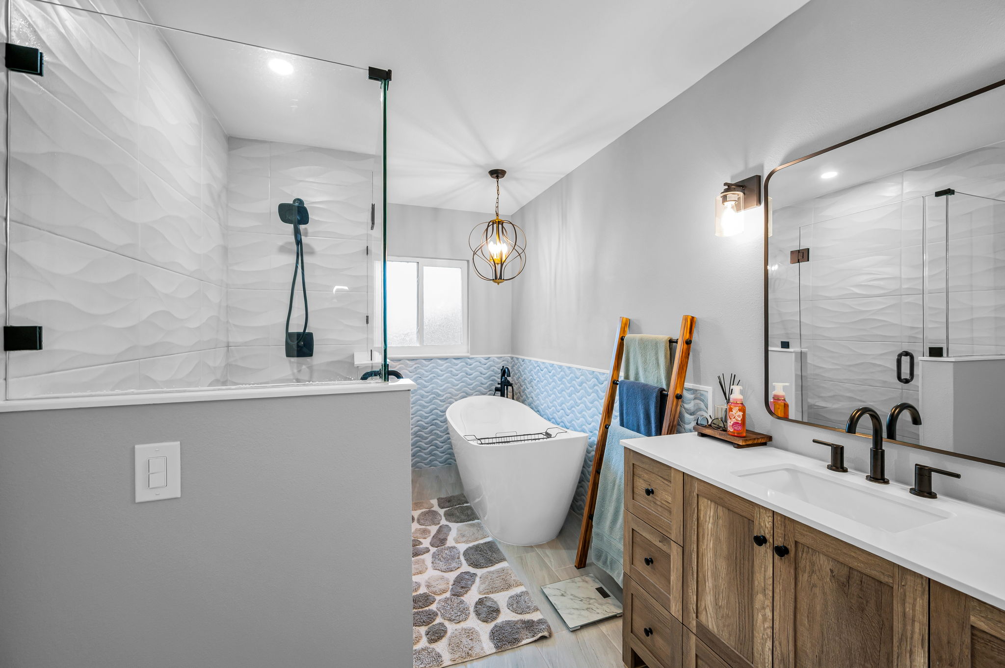 Upper Level Primary Bathroom1a