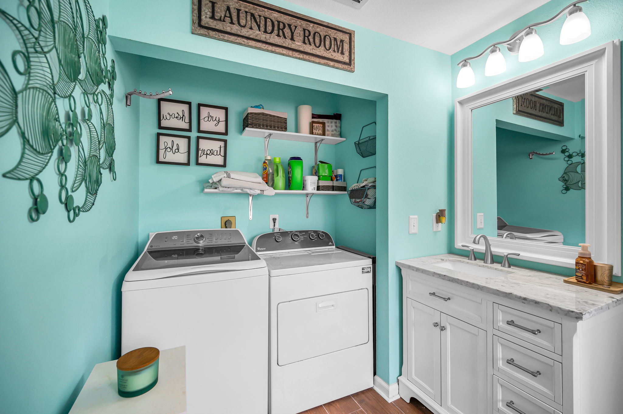 Upper Level Bathroom2c