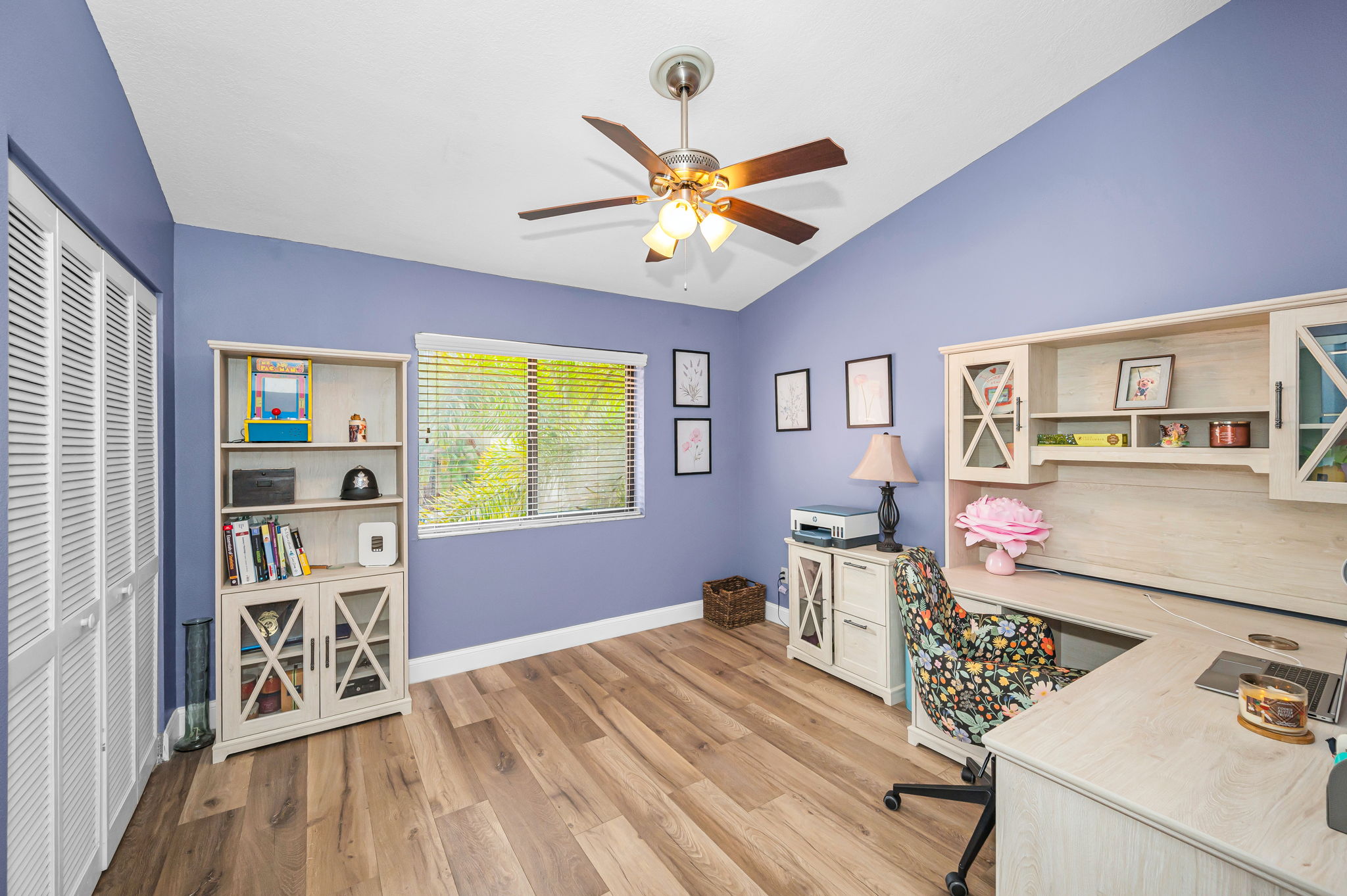 Upper Level Bedroom2a