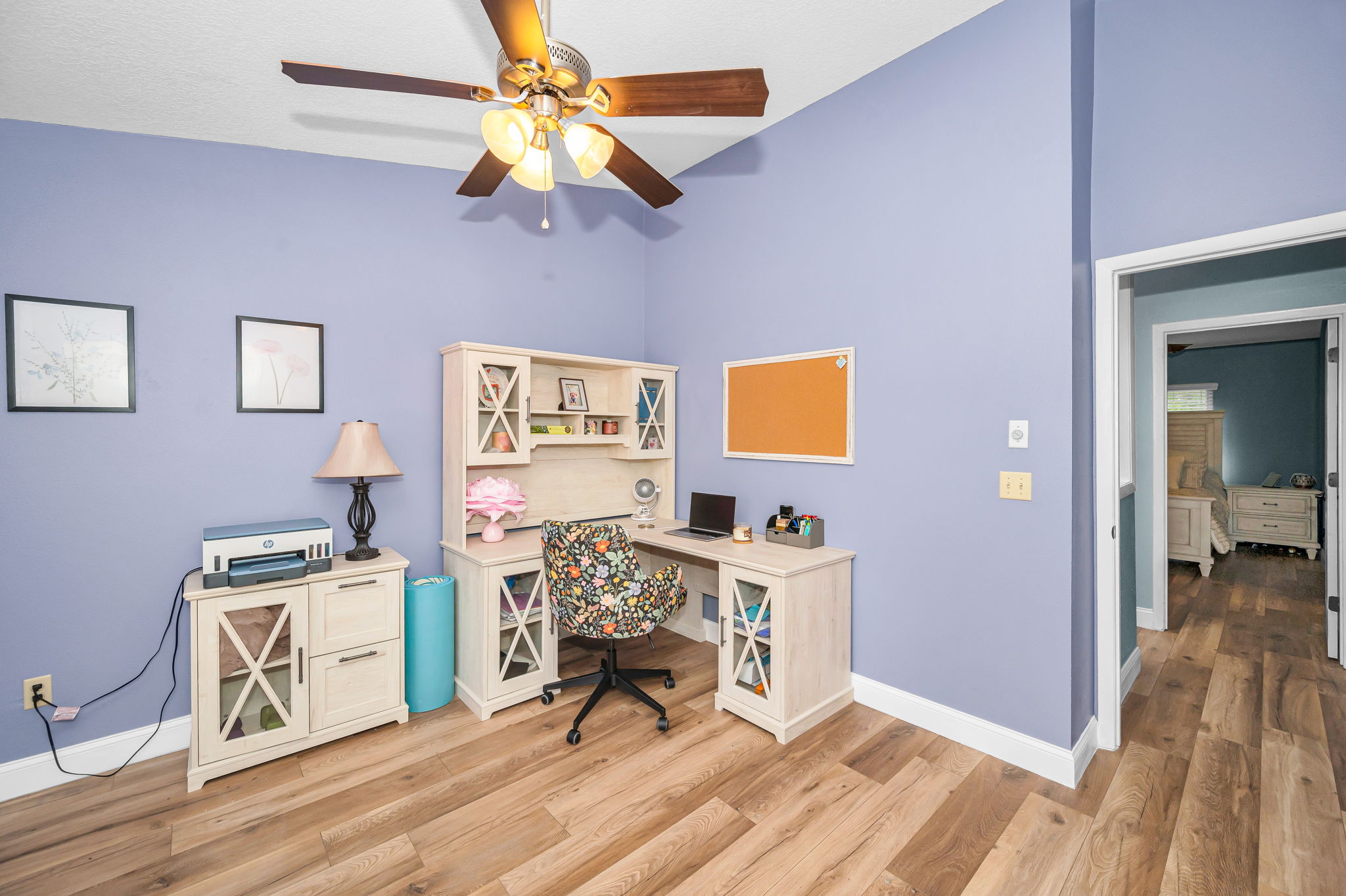 Upper Level Bedroom2b