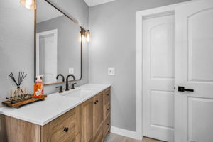 Upper Level Primary Bathroom1g