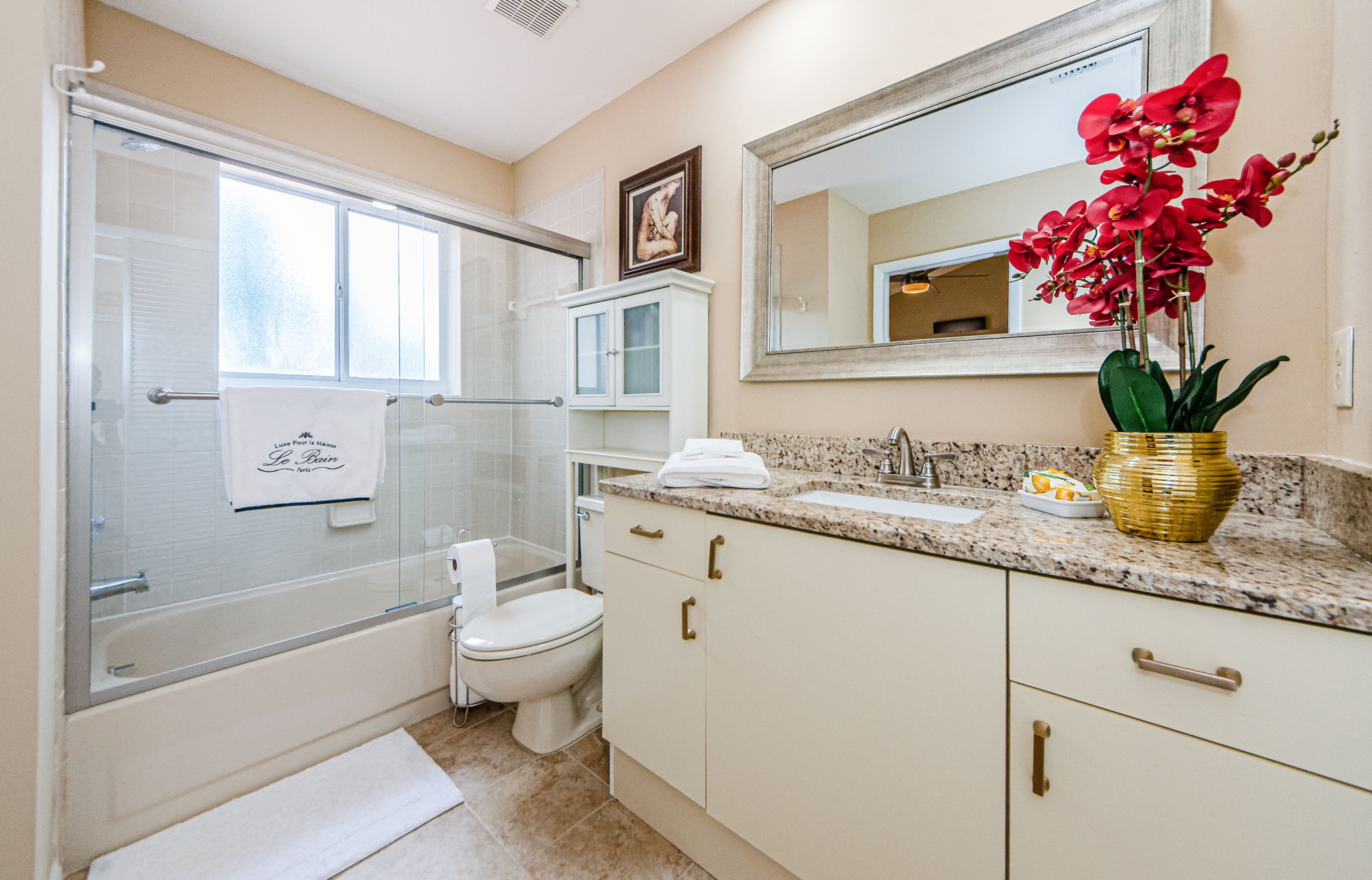 Upper Level Bathroom 2b