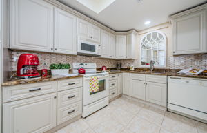 Kitchen 2-2