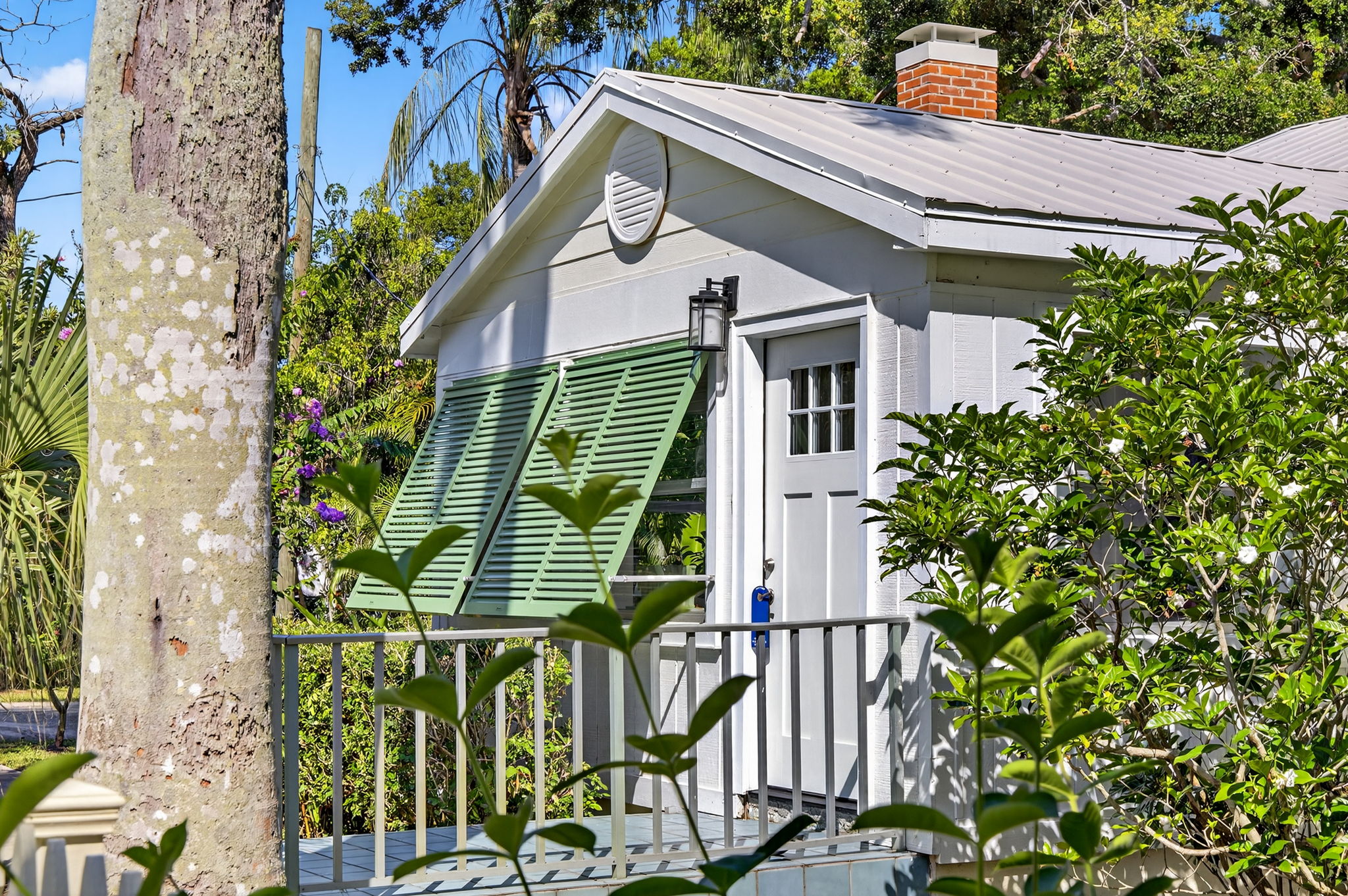 Front Exterior - Detail 1