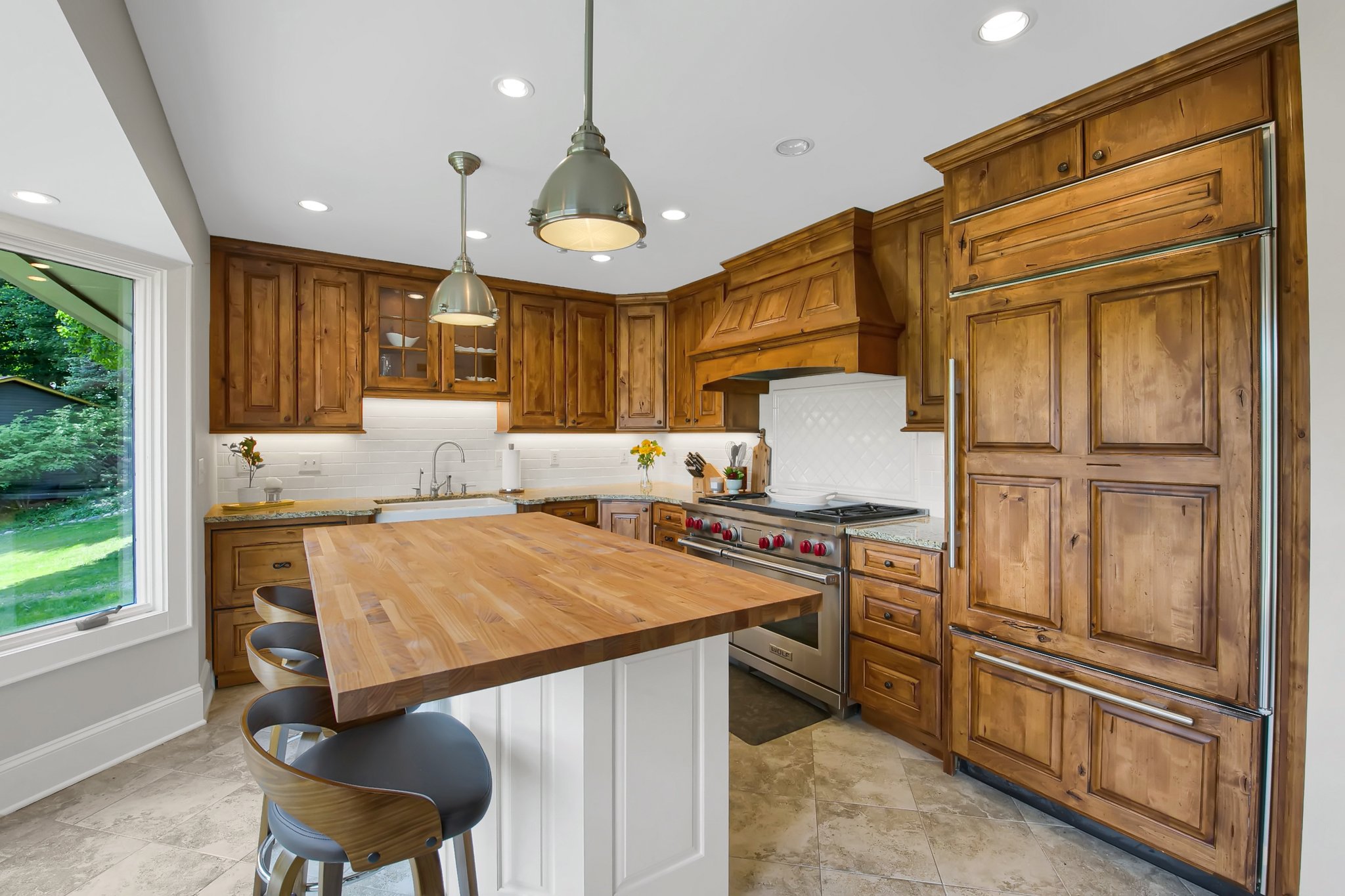 Fully Equipped Bright Kitchen