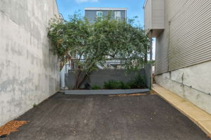  Photo 35