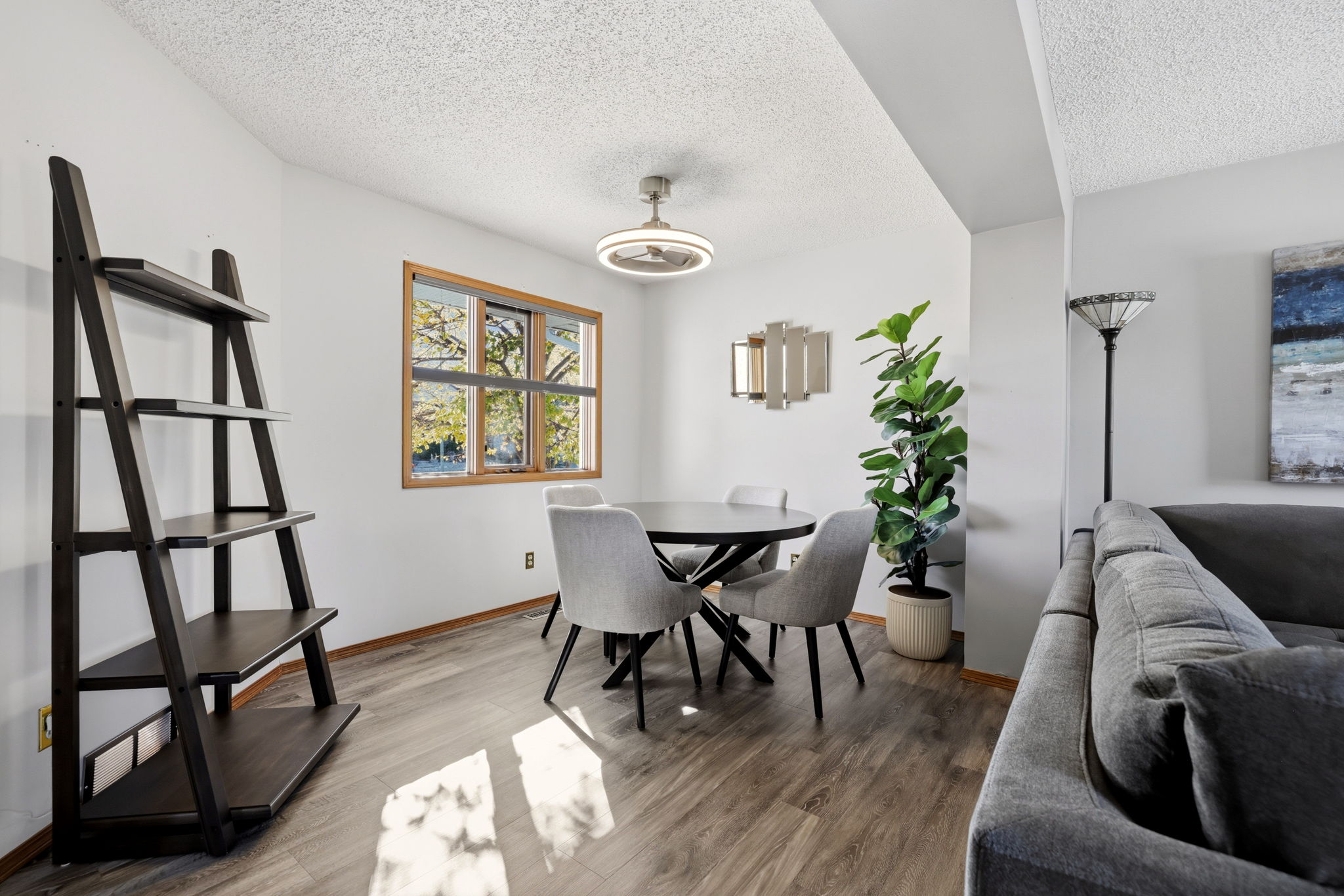 07. 3467 Phaneuf Cres. - Living Room