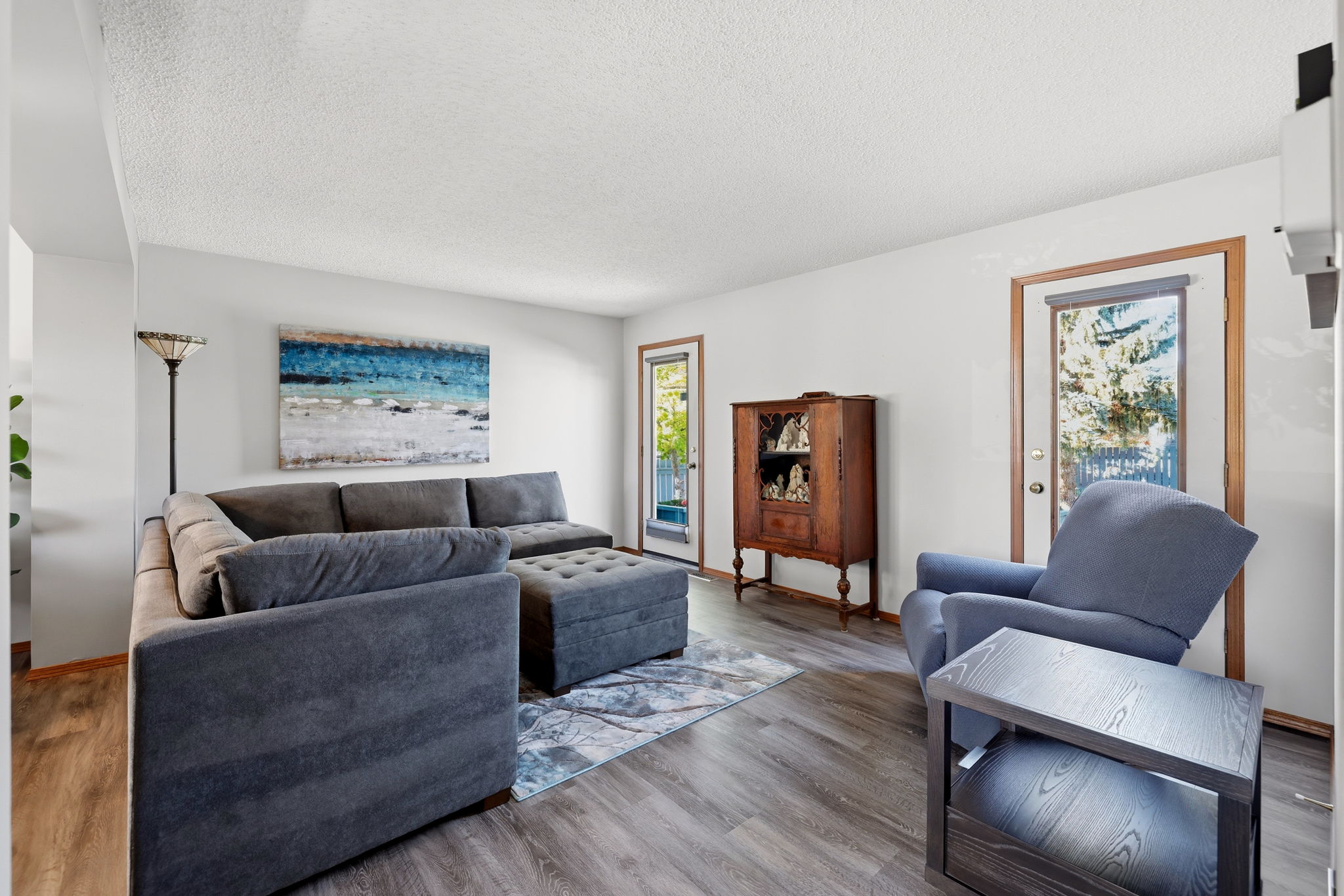 09. 3467 Phaneuf Cres. - Living Room