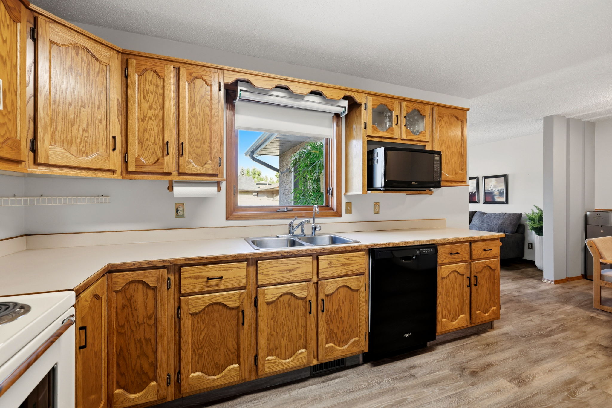 16. 3467 Phaneuf Cres. - Kitchen