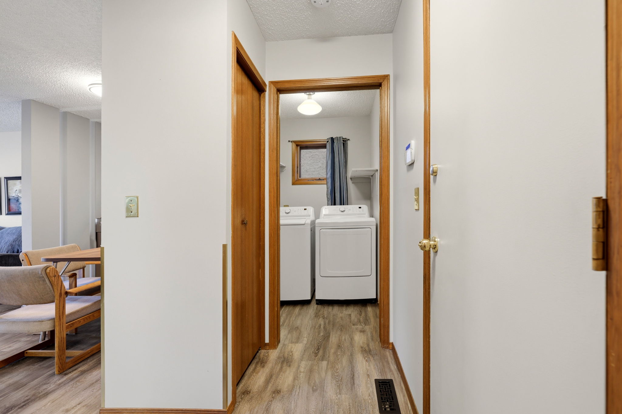 21. 3467 Phaneuf Cres. - Laundry
