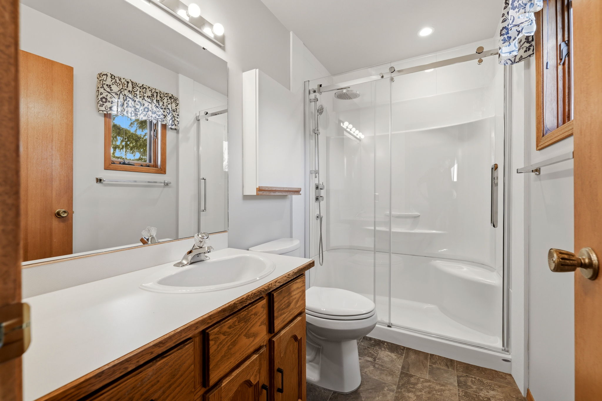 26. 3467 Phaneuf Cres. - Ensuite Bathroom