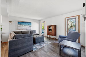 09. 3467 Phaneuf Cres. - Living Room