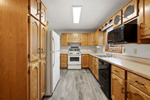 12. 3467 Phaneuf Cres. - Kitchen