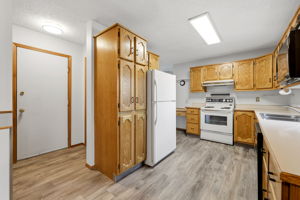 14. 3467 Phaneuf Cres. - Kitchen