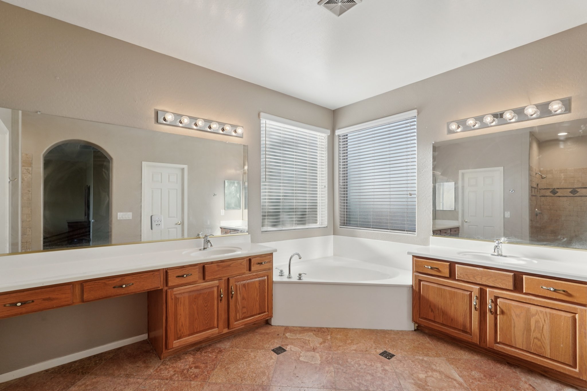 E Cabazon Ct-S2407-036.jpg