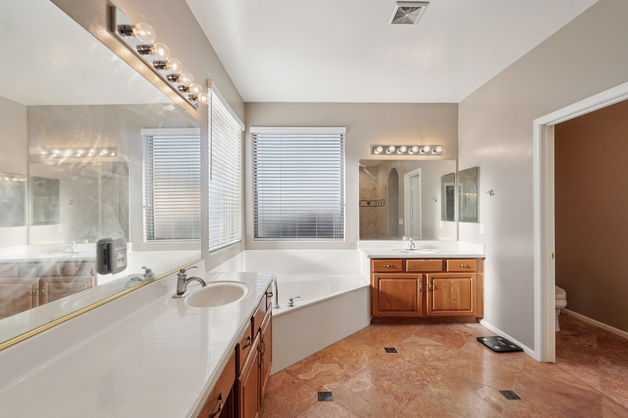 E Cabazon Ct-S2407-040.jpg