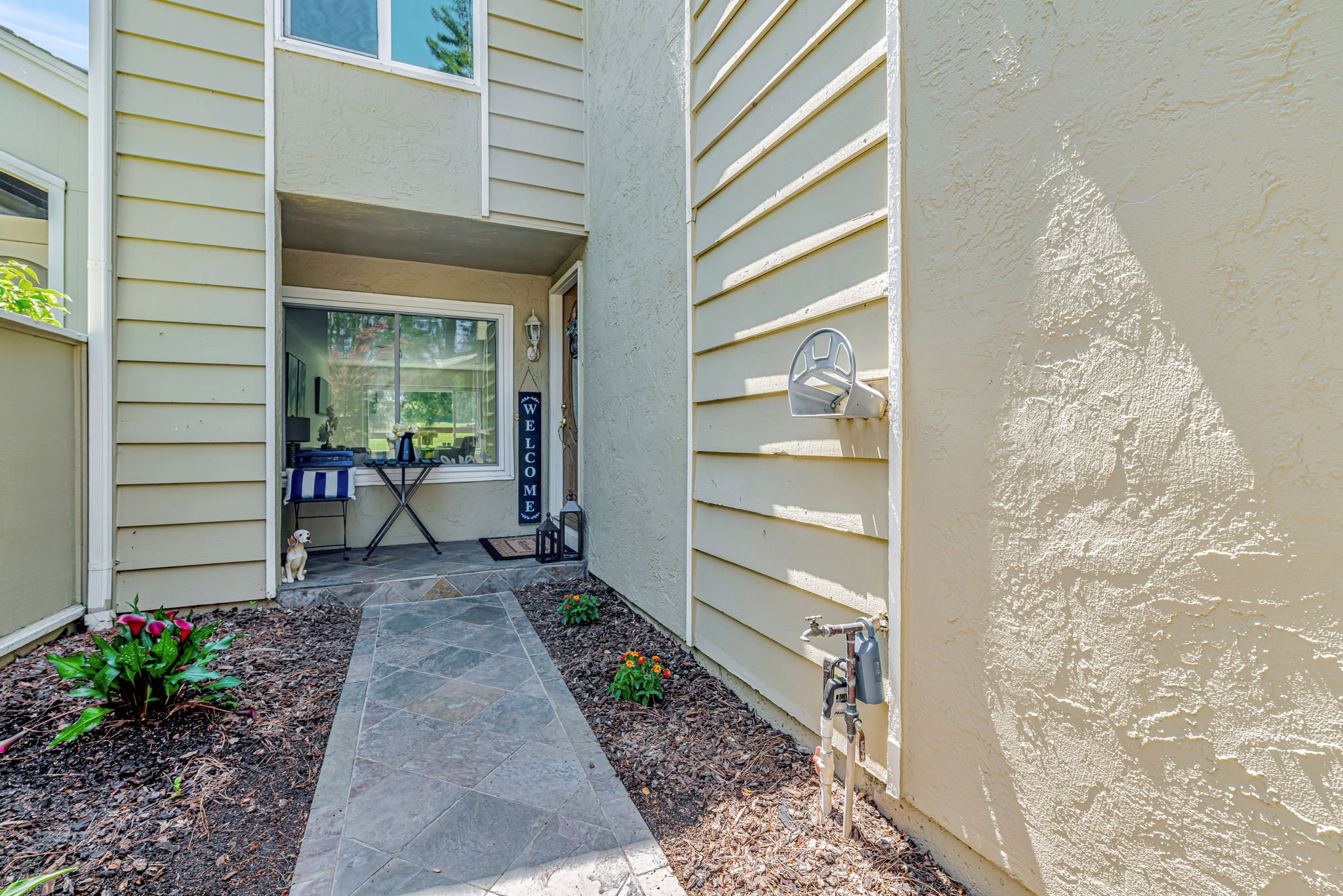004_347 Kinross Dr