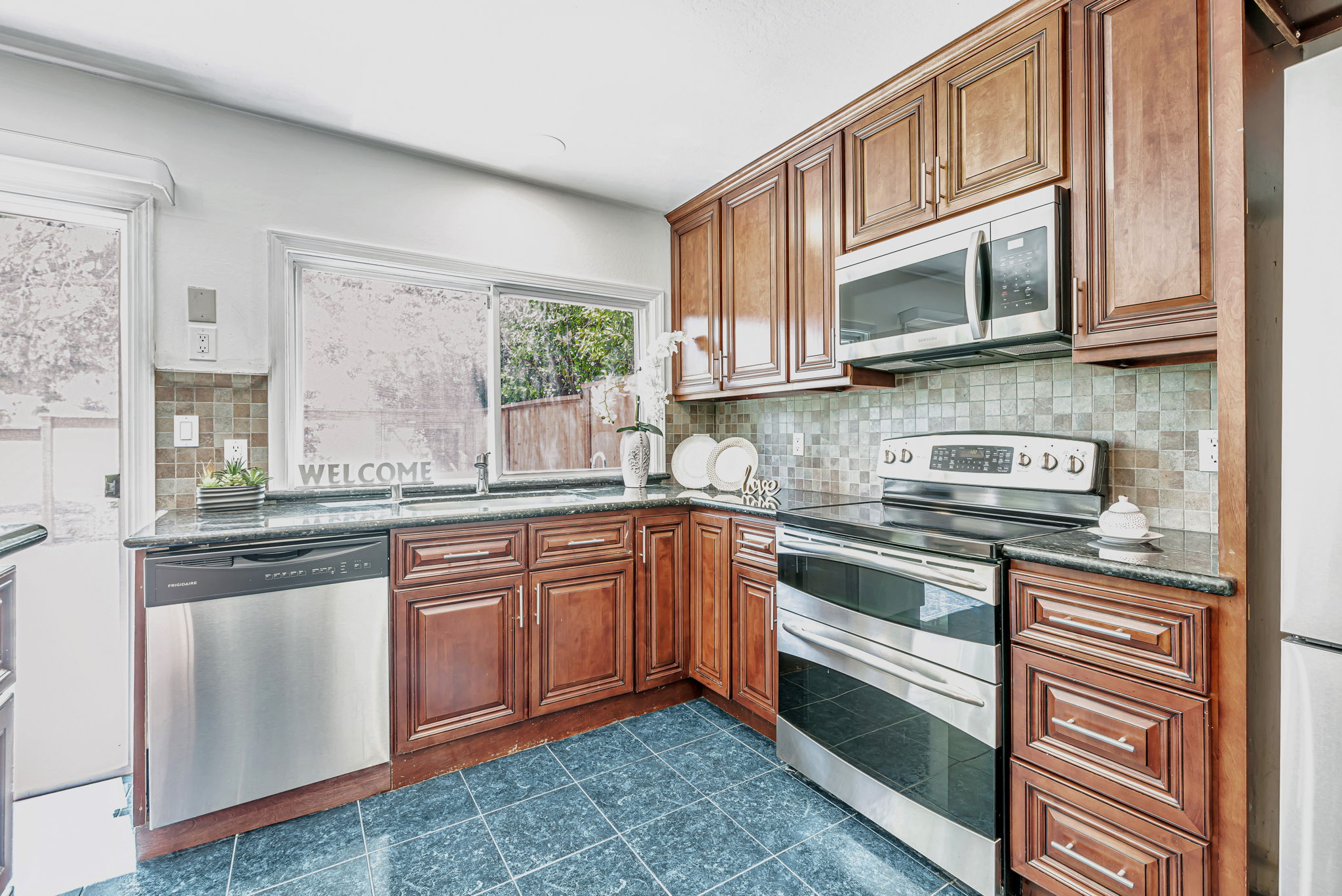 012_347 Kinross Dr