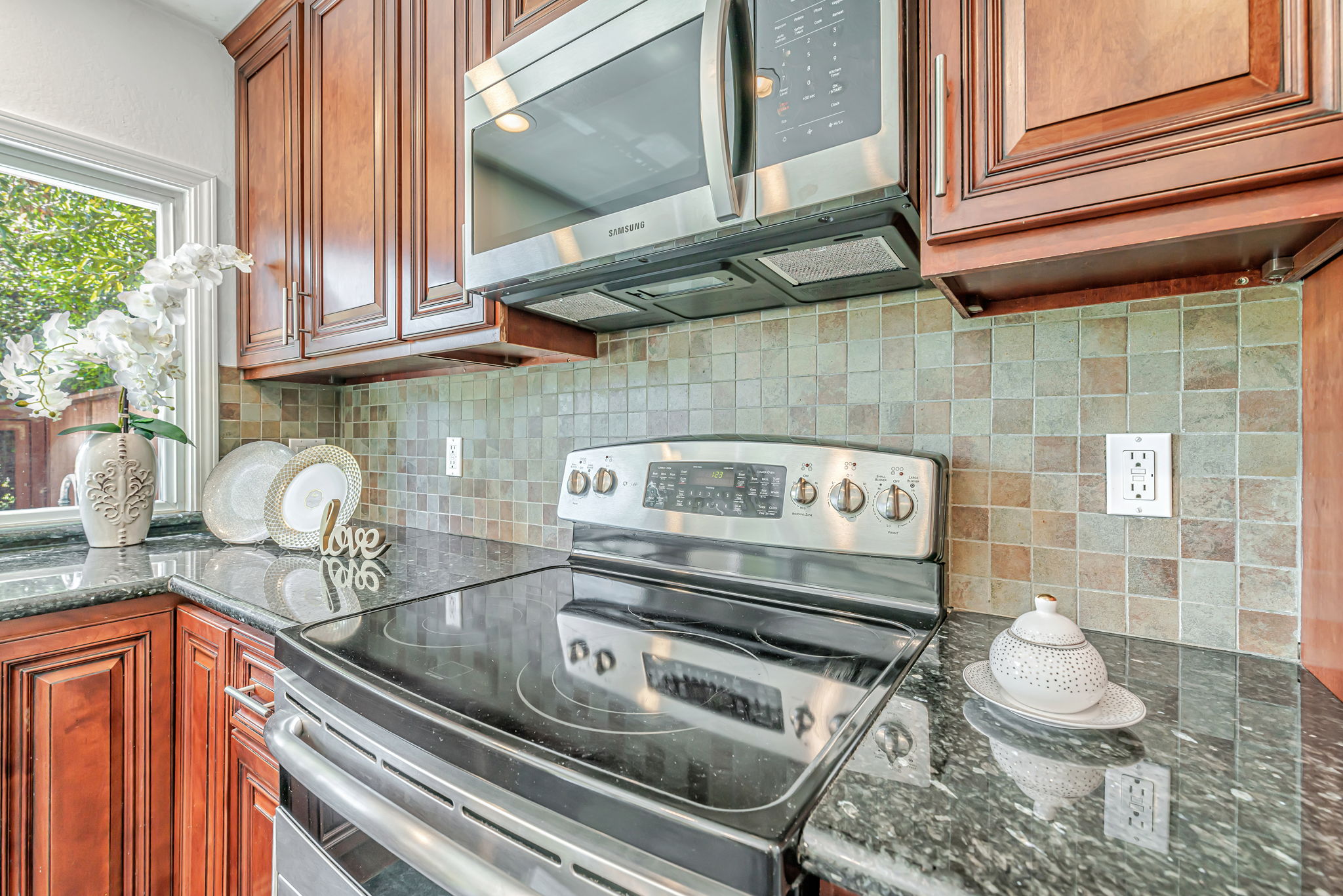 013_347 Kinross Dr