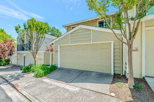 002_347 Kinross Dr
