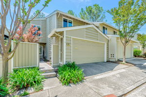 003_347 Kinross Dr